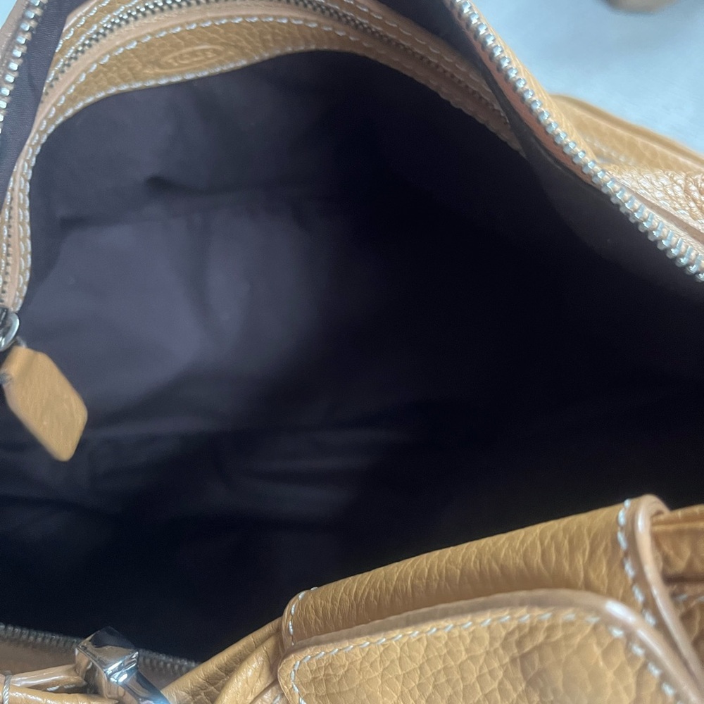 Tod’s Butterscotch Colored Pebbled Leather Hobo Bag. - Picture 9 of 16